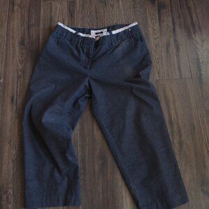 Ladies Grey Color Capris